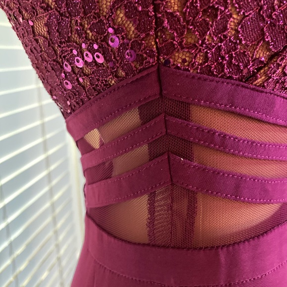 Morgan & Co. Sequins Lace Halter Form-Fitting Maxi Dress Gown Junior Size 7 NWT - Picture 10 of 13